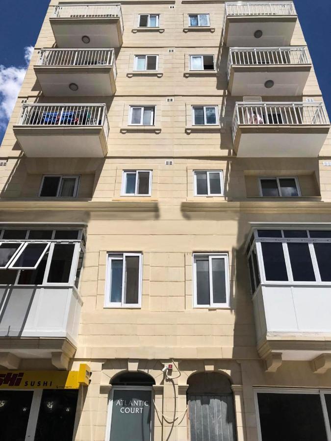 F11 Room 2, Private Room Two Single Beds Shared Bathroom In Shared Flat Msida Exteriör bild
