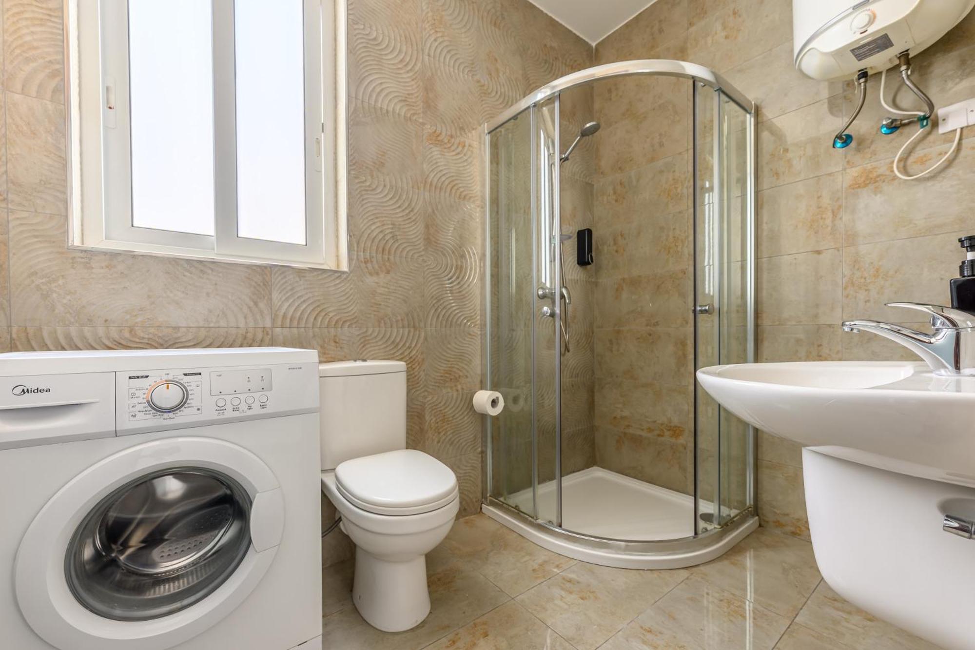 F11 Room 2, Private Room Two Single Beds Shared Bathroom In Shared Flat Msida Exteriör bild