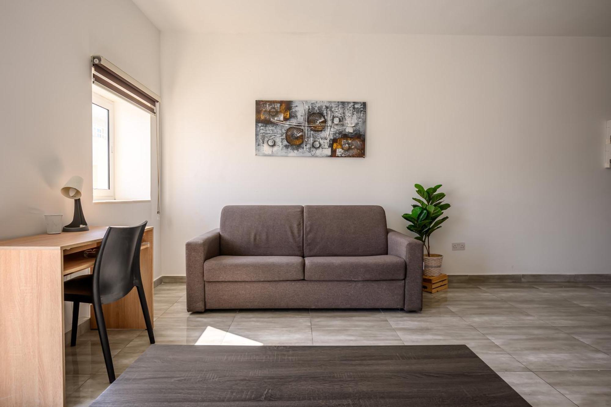 F11 Room 2, Private Room Two Single Beds Shared Bathroom In Shared Flat Msida Exteriör bild